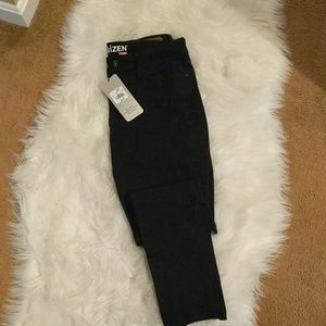 Denizen Modern Skinny Black Jeans -- sz 6